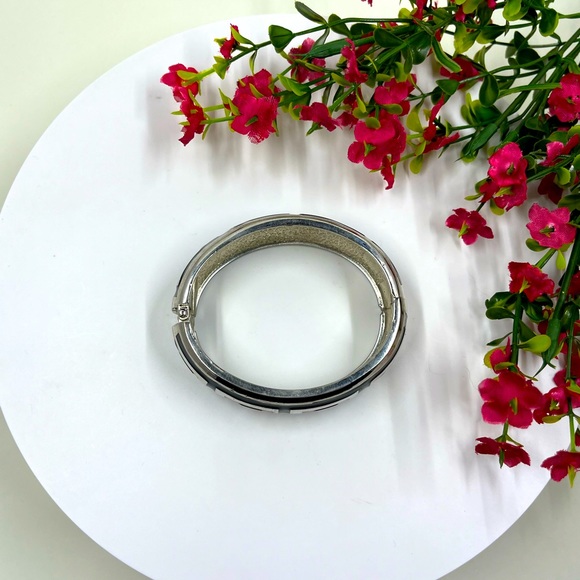 Greek Key Black Enamel Silver Chunky Vintage Hinged Bangle Bracelet - Picture 3 of 5